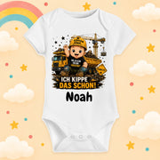 Babybody personalisiert Baustelle mit Wunschname Ich kippe das schon Weißer Kurzarm Baby Body aus Baumwolle mit Kipper Motiv Geschenk zur Geburt, Babyparty, Taufe