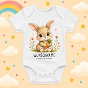 Babybody Motiv Hase personalisiert mit Wunschname unisex Individuell bedruckt kurzarm Baumwolle weiß süßes Tiermotiv Geschenk zur Geburt, Taufe & Babyparty