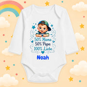 Babybody Personalisiert Junge Motiv & Spruch 50% Mama 50% Papa 100% Liebe Individuell bedruckt mit Wunschname Baumwolle weiß langarm Geschenk zur Geburt, Taufe & Babyparty