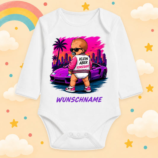 Personalisierter Babybody Langarm Gaming & Videospiel Zocker Motiv mit Wunschname Neon Großstadt Gamer Baby Outfit Baumwolle Weiß Geschenk Taufe Geburt, Klein aber konsequent