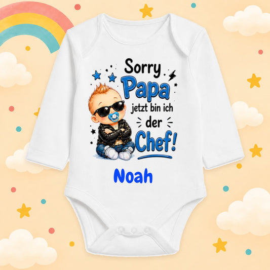 Babybody Personalisiert Junge Motiv & Spruch Sorry Papa jetzt bin ich der Boss Individuell bedruckt mit Wunschname Baumwolle weiß langarm Geschenk zur Geburt, Taufe & Babyparty