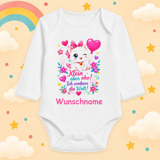 Personalisierter Babybody Mädchen Langarm mit Wunschname – Klein aber oho, ich erobere die Welt – Süßer Katzen Baby Body mit Name – Geschenk zur Geburt & Babyparty