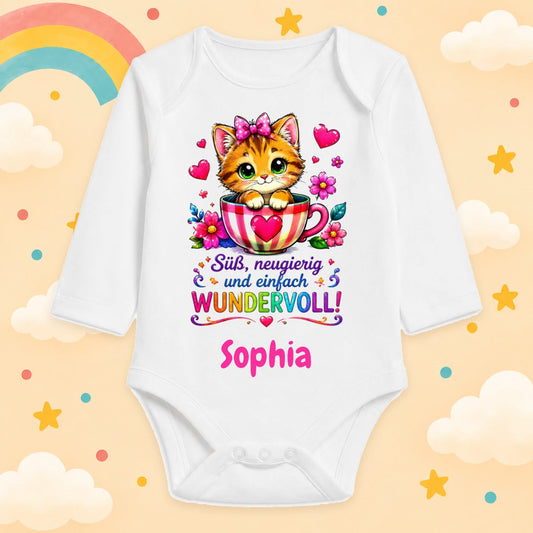 Babybody Mädchen personalisiert mit Wunschname Katze Motiv & Spruch Süß neugierig und wundervoll Individuell bedruckt langarm Baumwolle weiß Geschenk zur Geburt, Taufe & Babyparty