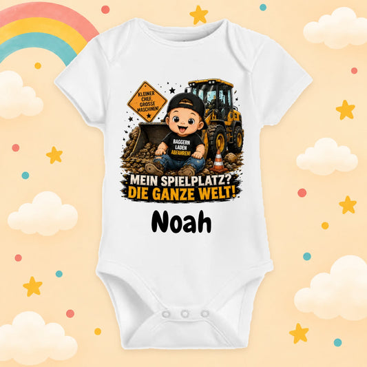 Babybody personalisiert Baustelle mit Wunschname Mein Spielplatz die ganze Welt Weißer Kurzarm Baby Body aus Baumwolle mit Bagger Motiv Geschenk zur Geburt, Babyparty, Taufe