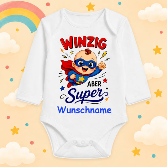Babybody Personalisiert Junge Motiv & Spruch Winzig aber super Individuell bedruckt mit Wunschname Baumwolle weiß langarm Geschenk zur Geburt, Taufe & Babyparty