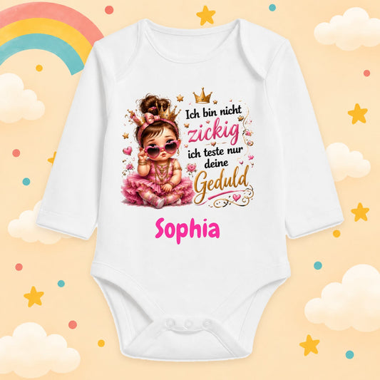 Personalisierter Babybody Mädchen Langarm mit Wunschname – Ich bin nicht zickig, ich teste nur deine Geduld – Lustiger Baby Body Prinzessin mit Name – Geschenk zur Geburt Taufe