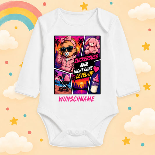 Babybody Personalisierter Gaming & Videospiel Zocker Motiv Langarm mit Wunschname Neon Großstadt Gamer Baby Outfit Baumwolle Weiß Geschenk Taufe Geburt, Zuckersüß aber nicht ohne Level up