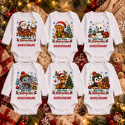 Mein erstes Weihnachten Babybody personalisiert mit Wunschname – Langarm Baumwolle Weiß – Weihnachtsbody Baby Geschenk zu Weihnachten für Jungen & Mädchen, Eisbär – Produktansicht 2