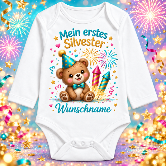Langarm-Babybody Mein erstes Silvester mit Bärchen und Wunschname – festlicher Silvester-Hintergrund