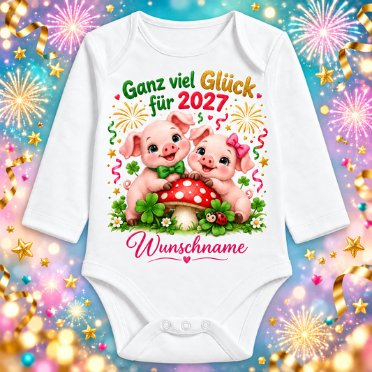 Babybody Langarm – Ganz viel Glück für 2027 – Glücksferkel-Paar mit Wunschname – festlicher Silvester-Hintergrund