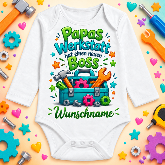 Papas Werkstatt hat einen neuen Boss – Langarmbody mit Wunschname und Hintergrund