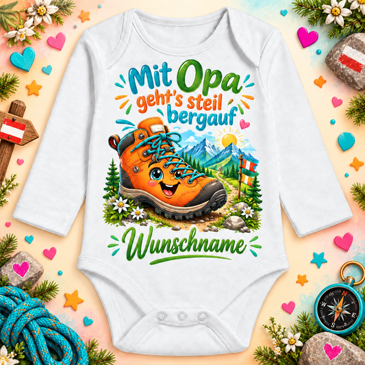 Mit Opa geht's steil bergauf – Langarmbody mit Wunschname und Hintergrund