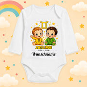 Babybody Langarm – Sternzeichen Zwillinge | mit Wunschname – Motiv 2 – Produktansicht