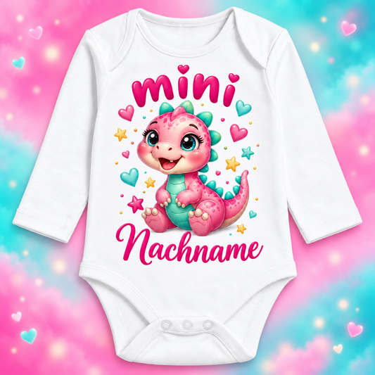 Langarm-Babybody mini Dino – personalisierter Nachname mit dekorativem Hintergrund