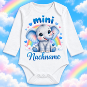 Langarm-Babybody mini Elefant – personalisierter Nachname mit dekorativem Hintergrund