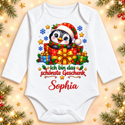 Weißer Langarm-Babybody mit Pinguin, Ich bin das schönste Geschenk und Beispielname Sophia