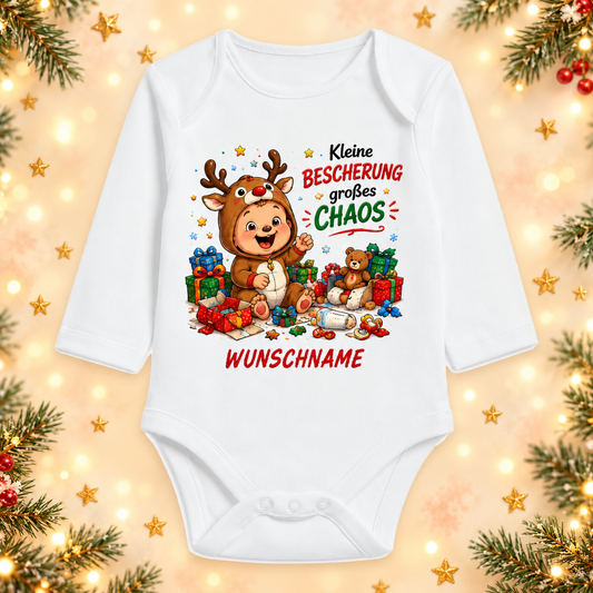 Weißer Langarm-Babybody mit Weihnachtsmotiv Kleine Bescherung, großes Chaos und Wunschname